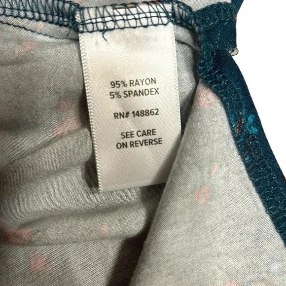 Super Soft by Torrid, jersey knit V- Neck,tunic. Short sleeves, floral,comfy NWT - Picture 8 of 9